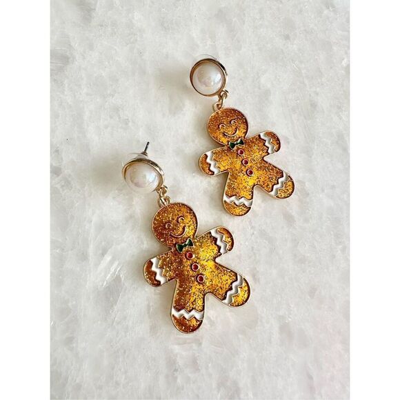 No Brand Jewelry - Gingerbread man Christmas dangle earrings with pearl accent 